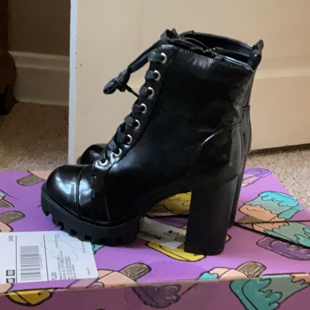 NWOT fashion nova leather lace up boots